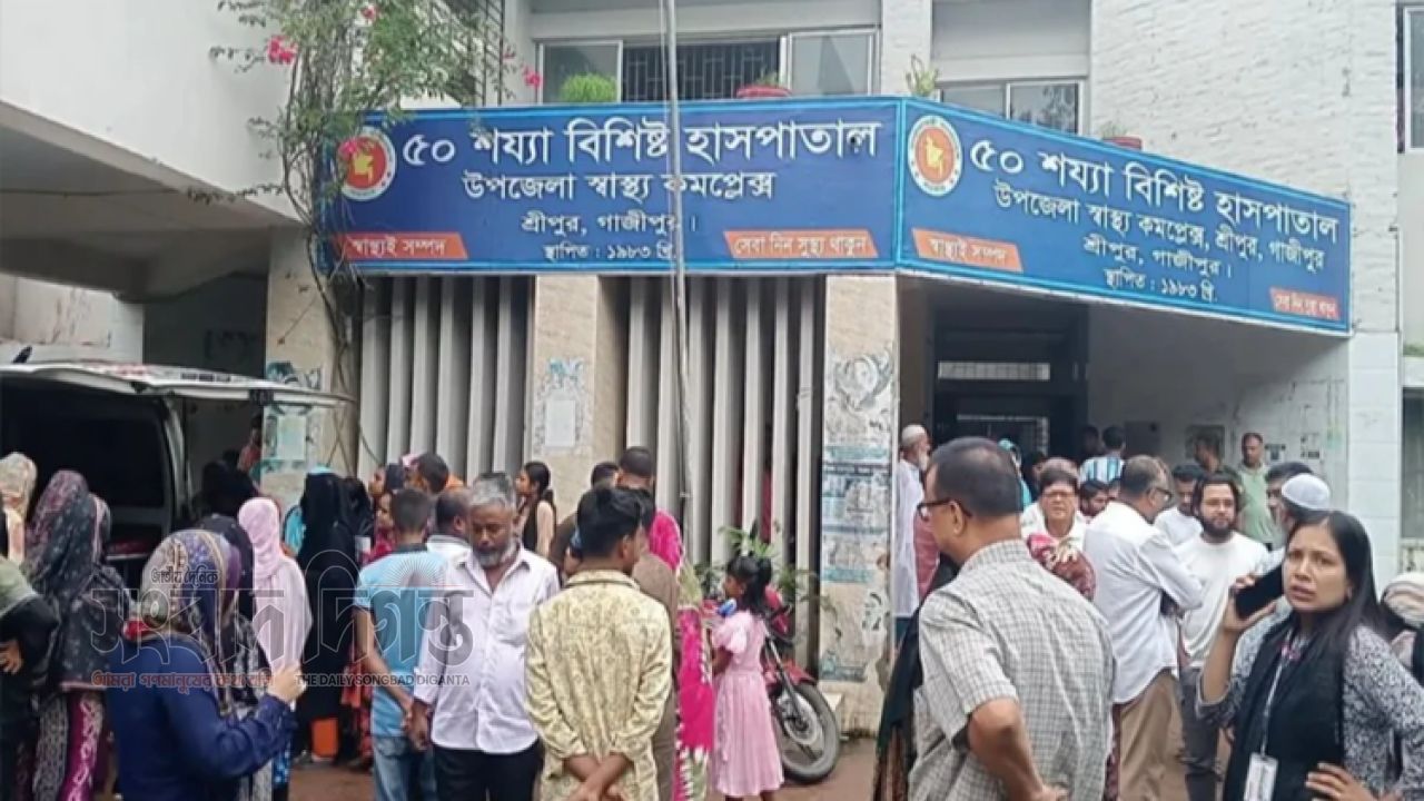 সড়ক পার হতে গিয়ে কাভার্ডভ্যানের নিচে একই পরিবারের তিনজন নিহত 