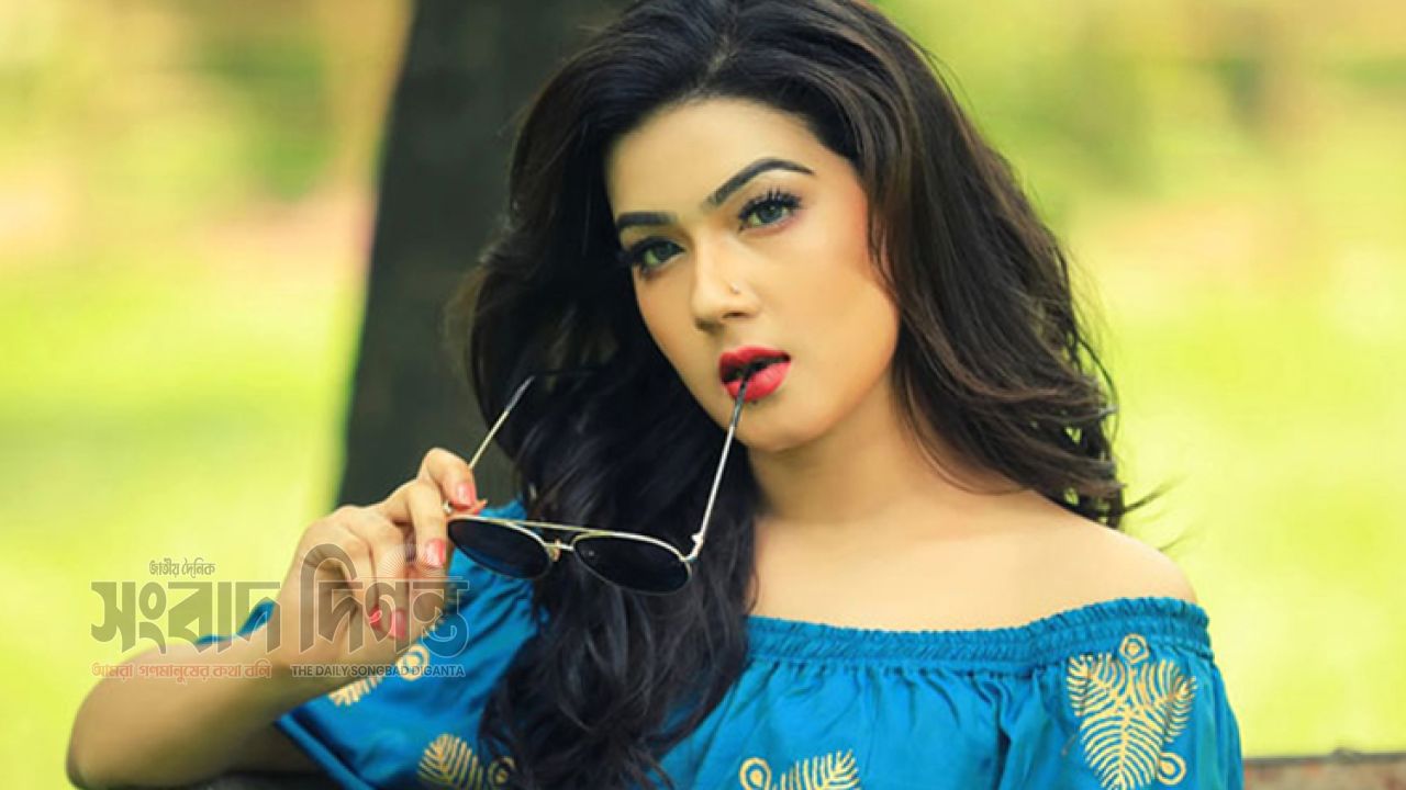 আমি একা নই  : মাহি