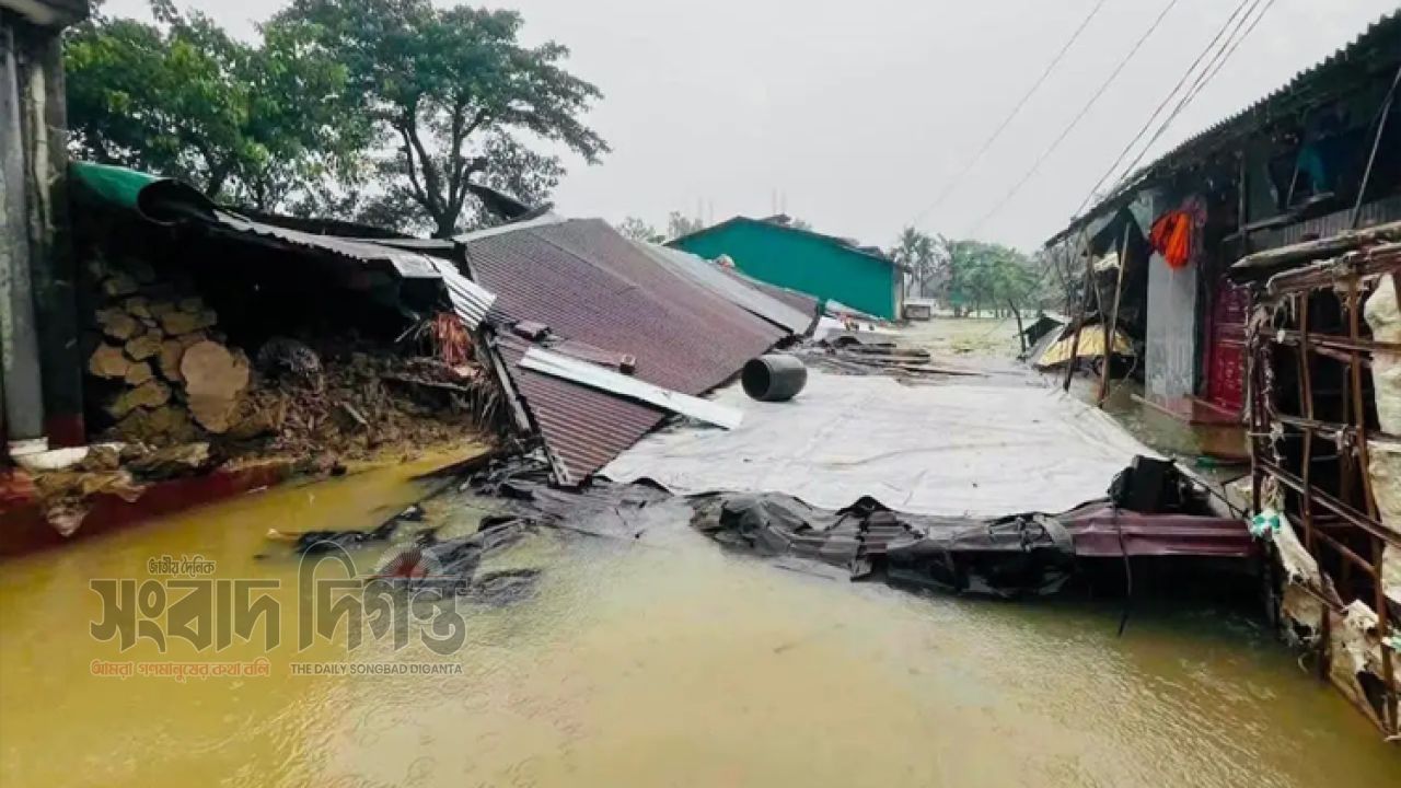 সপ্তাহজুড়ে বৃষ্টিতে বিপর্যস্ত কুতুবদিয়া-পেকুয়া, ত্রাণের অপেক্ষায় দুর্গতরা 