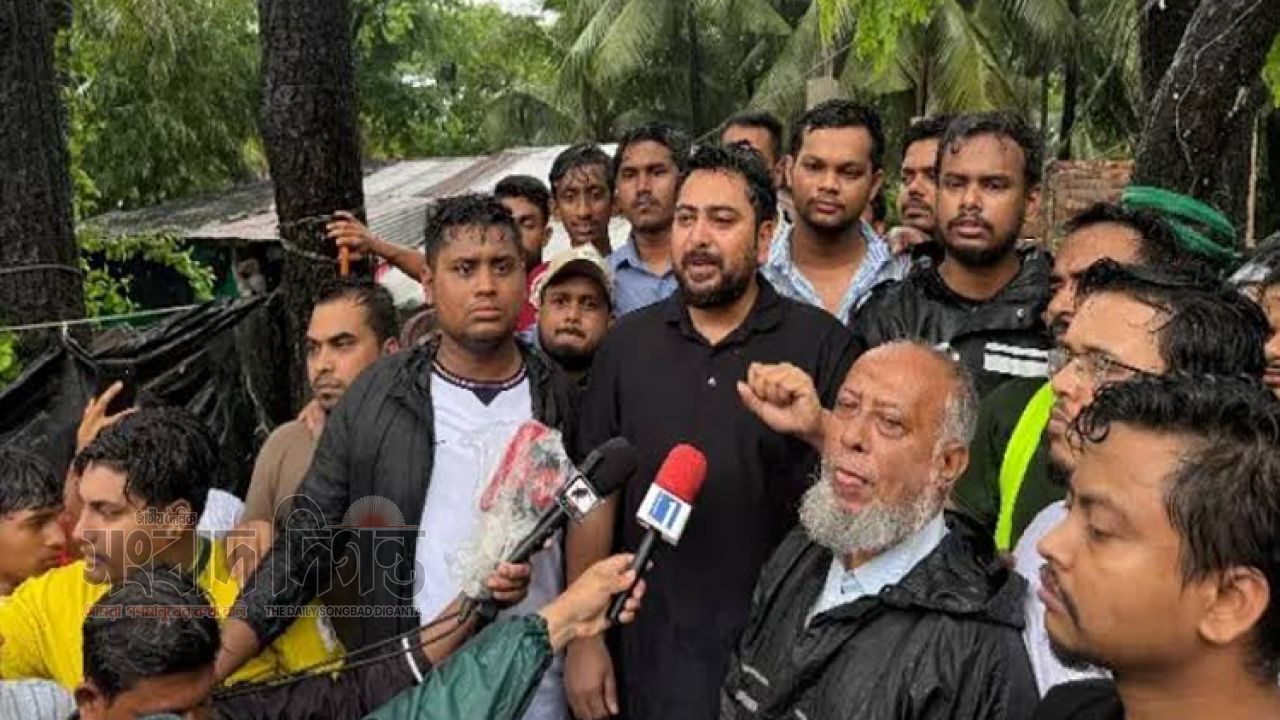 'শুধু সরকারের নয়, সবাইকে বন্যার্তদের পাশে দাঁড়াতে হবে' :  নাহিদ ইসলাম