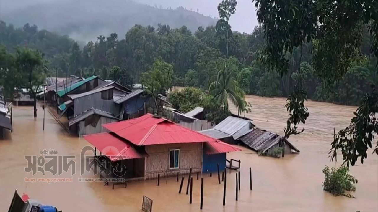টানা বর্ষণে বন্যা-দুর্যোগ, চট্টগ্রামে ভয়াবহ ক্ষয়ক্ষতি 