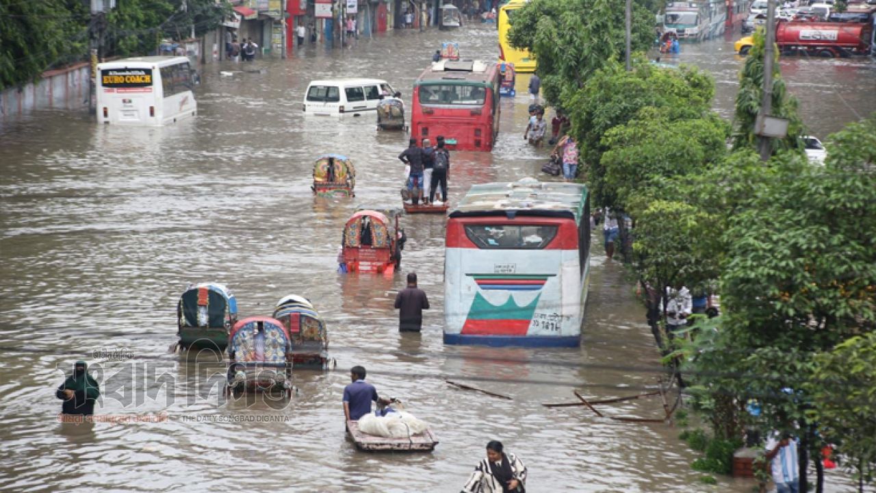 পানির নিচে ঢাকা টানা বৃষ্টিতে অলি-গলি থৈ থৈ
