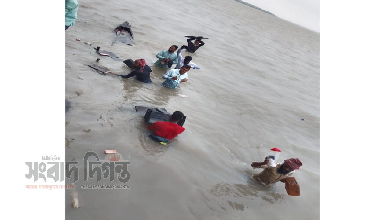  তারেক রহমানের আগমনে হিজলা থেকে বরিশাল প্রোগ্রামে যাওয়ার সময় টলার ডুবি