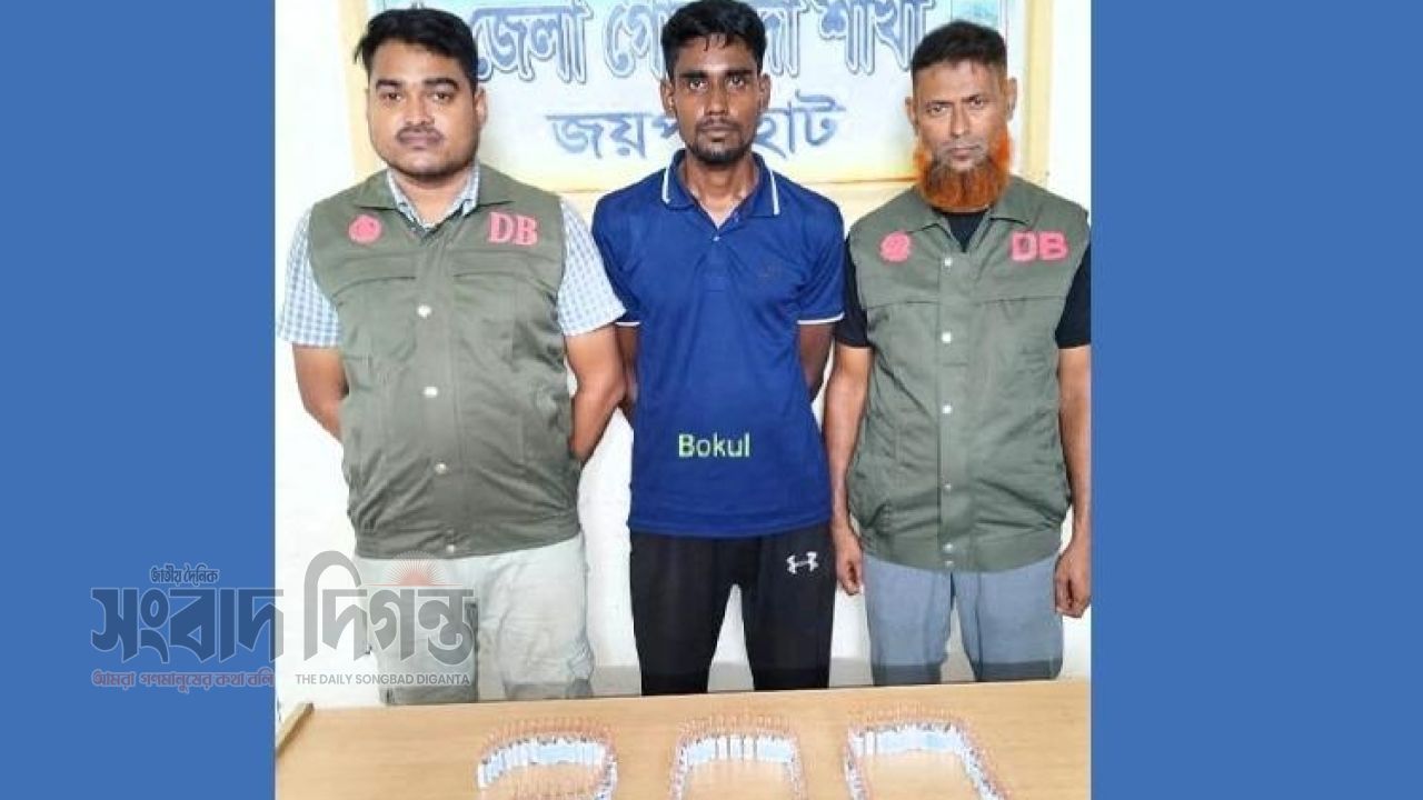 পাঁচবিবিতে ডিবি পুলিশের অভিযানে ৩০০ ভারতীয় নেশাজাতীয় অ্যাম্পুলসহ মাদক ব্যবসায়ী আটক