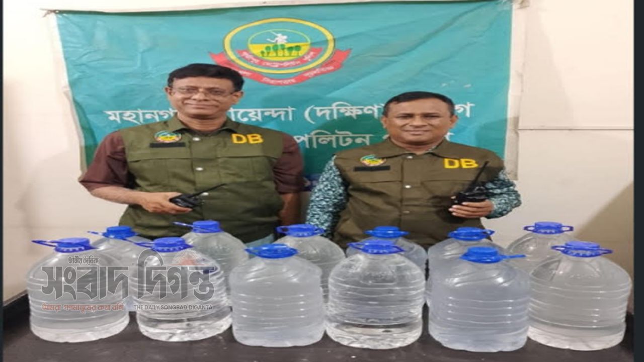 গাজীপুরে চোলাই মদ তৈরির কারখানার সন্ধান, বিপুল পরিমাণ মাদক ও সরঞ্জাম জব্দ 