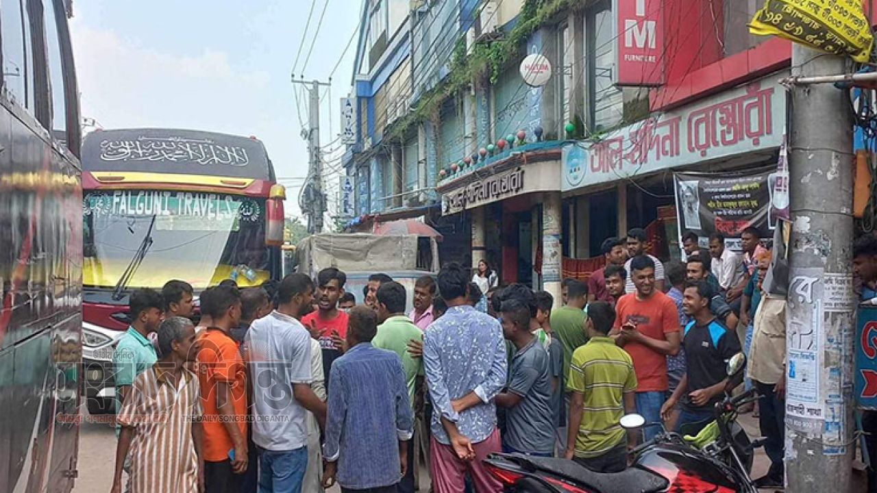 কমিটি গঠন নিয়ে দ্বন্দ্ব, রাজশাহী থেকে সব রুটে বাস চলাচল বন্ধ 