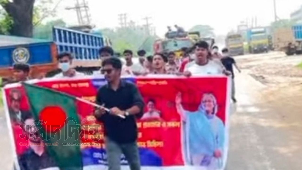 মহাসড়কে ঝটিকা মিছিল, রাতেই পুলিশের অভিযানে আটক ১৩ 