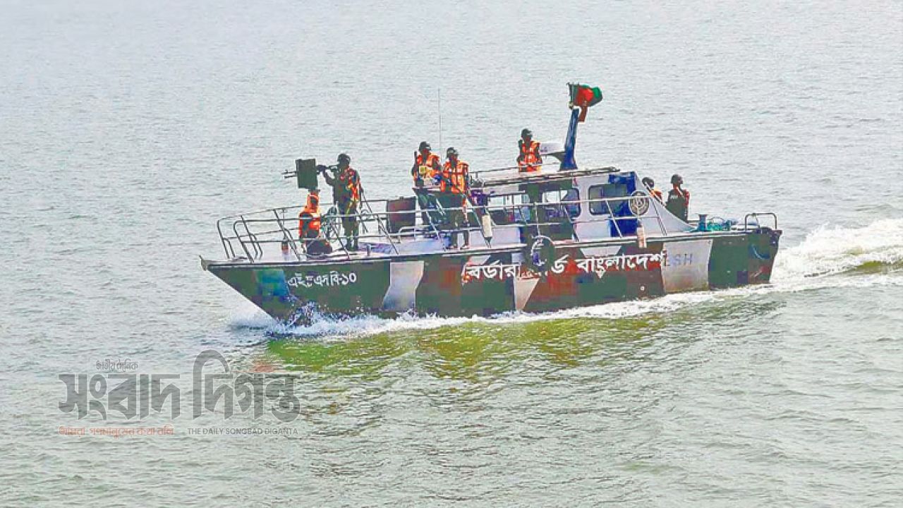 মিয়ানমার উপকূলে রোহিঙ্গাবাহী দুটি নৌকাডুবি, ৫০০ জনের বেশি মৃত্যার আশঙ্কা 