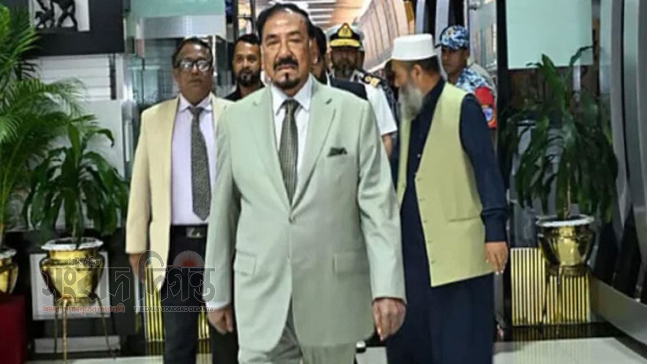 দোহা সফর শেষে ঢাকায় ফিরলেন জাতীয় সংসদের স্পিকার 