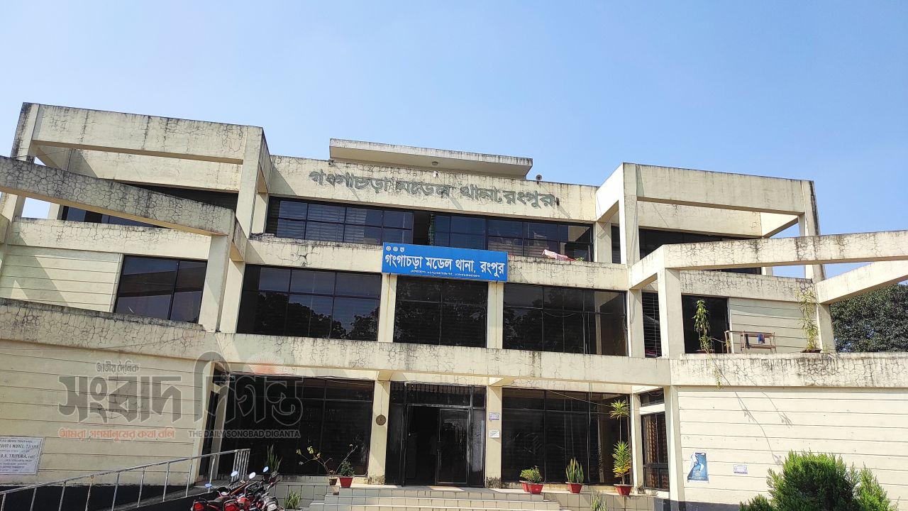 গঙ্গাচড়ায় পুলিশের অভিযানে ১৫ বোতল এস্কাফ উদ্ধার, মাদক কারবারি পলাতক 
