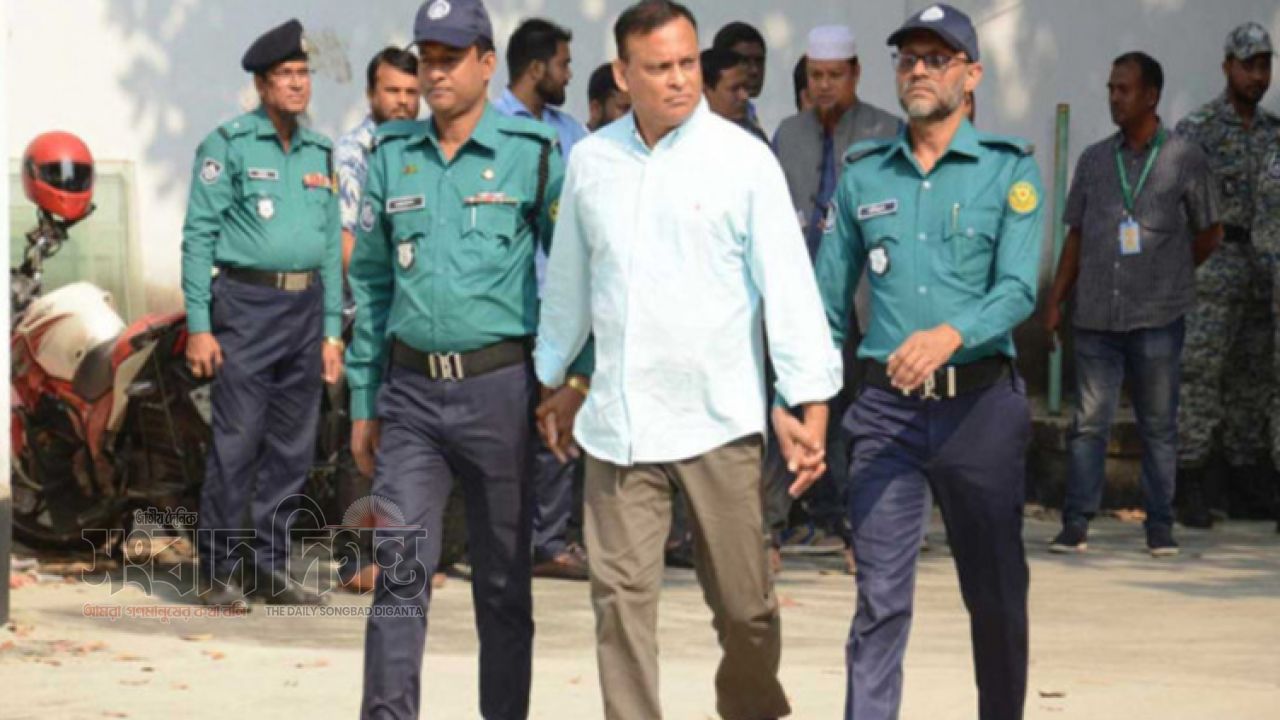 আদালতের নির্দেশে সাবেক সেনা জিয়াউল আহসানের বাড়ির মালামাল গুনছে দুদক