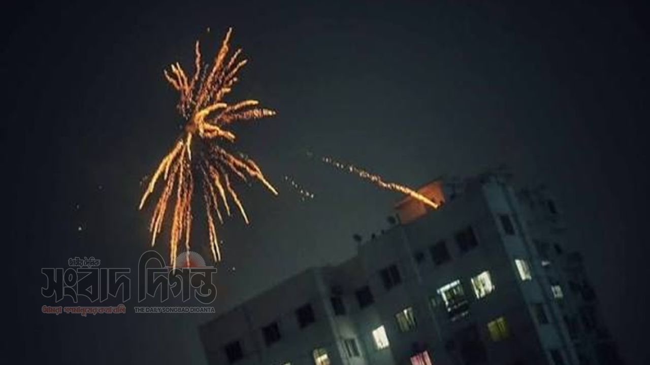 আতশবাজি ফোটাতে গিয়ে বিস্ফোরণ, মিরপুরে দগ্ধ ৪ তরুণ