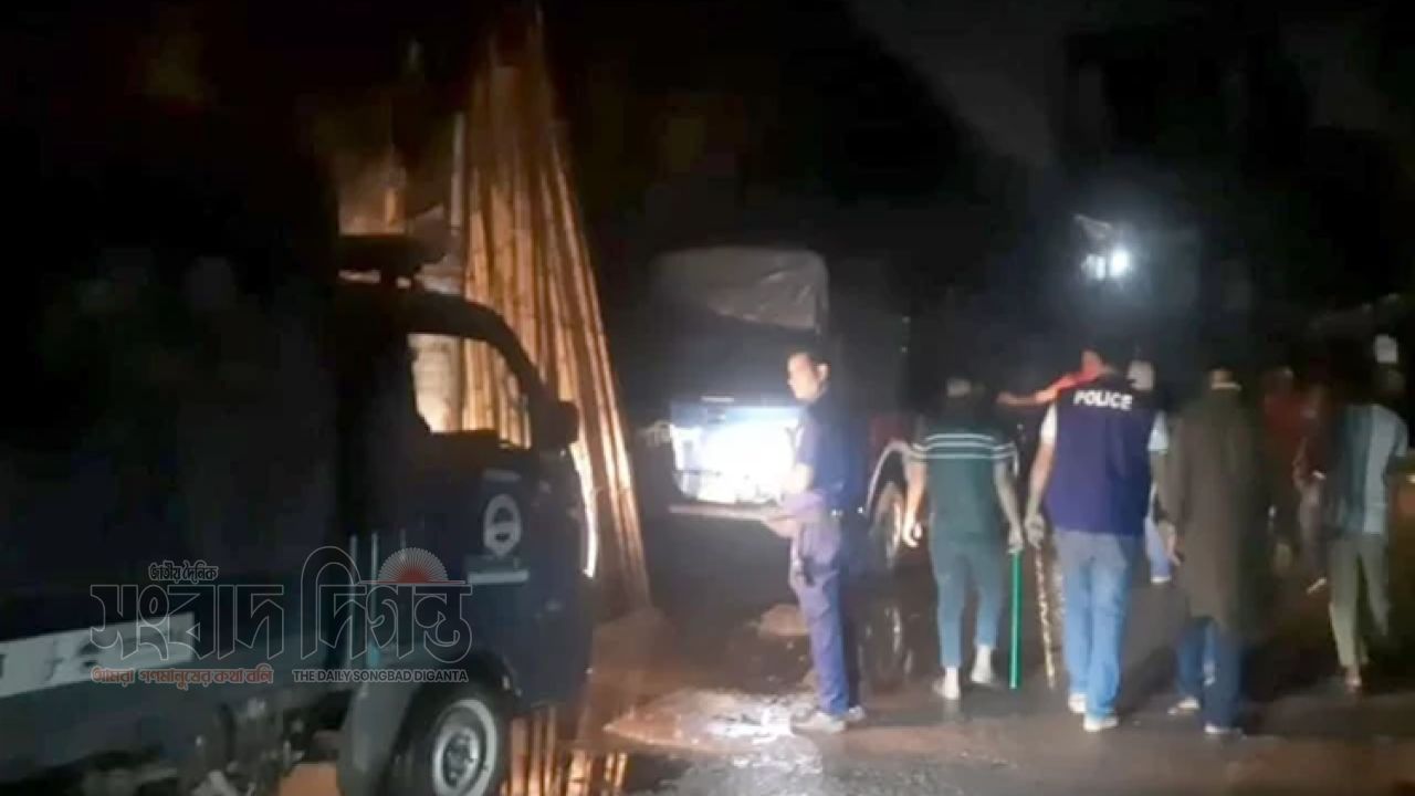 বিশ্বকাপ ঘিরে সংঘর্ষ: ফতুল্লায় ঘরবাড়ি ভাঙচুর, বিস্ফোরণ, আহত ৮ 