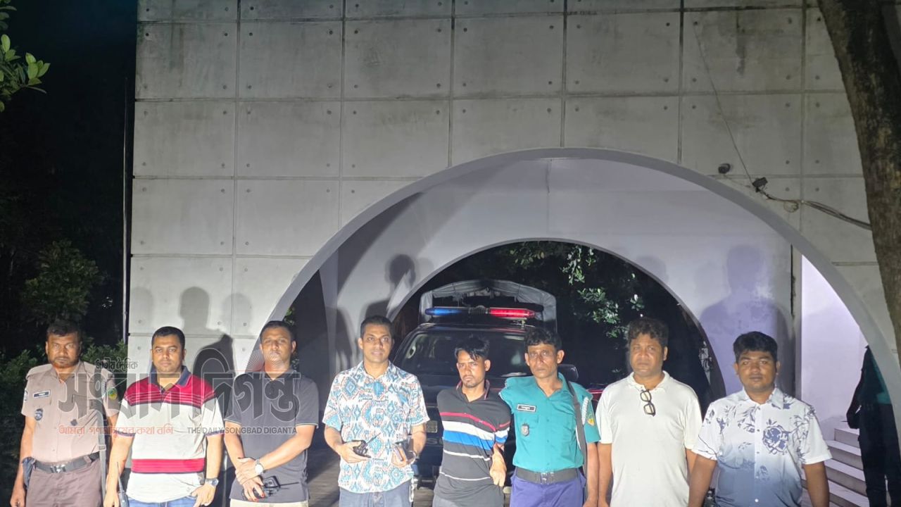 পালানোর ২৪ ঘণ্টার মধ্যেই গ্রেফতার ৩২ মামলার আসামি সম্রাট 