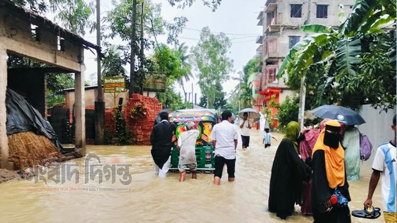 উজানের ঢল ও টানা বৃষ্টিতে চার জেলায় বন্যা পরিস্থিতি, পানিবন্দি লাখো মানুষ