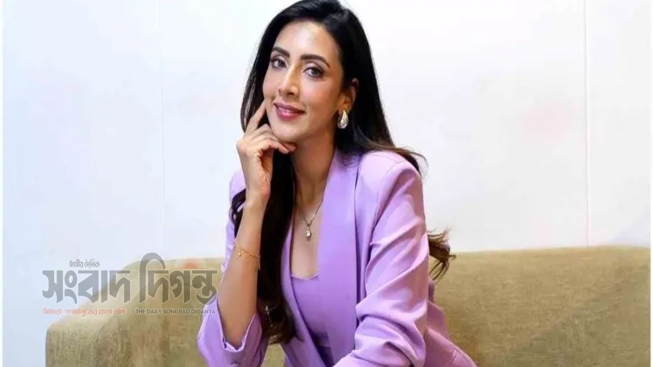 মুগ্ধতা ছড়ালেন  মিম