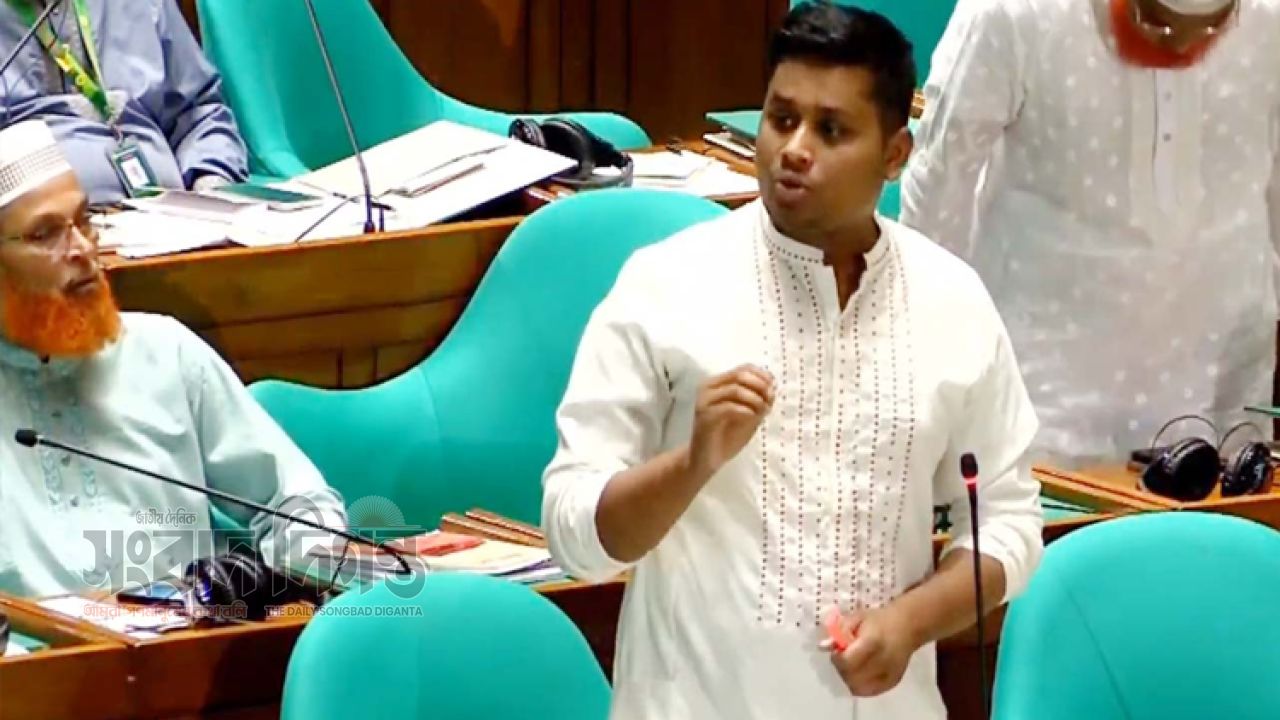 ‘জুলাইয়ের রক্ত লুটপাটের জন্য নয়’ : হাসনাত আবদুল্লাহ