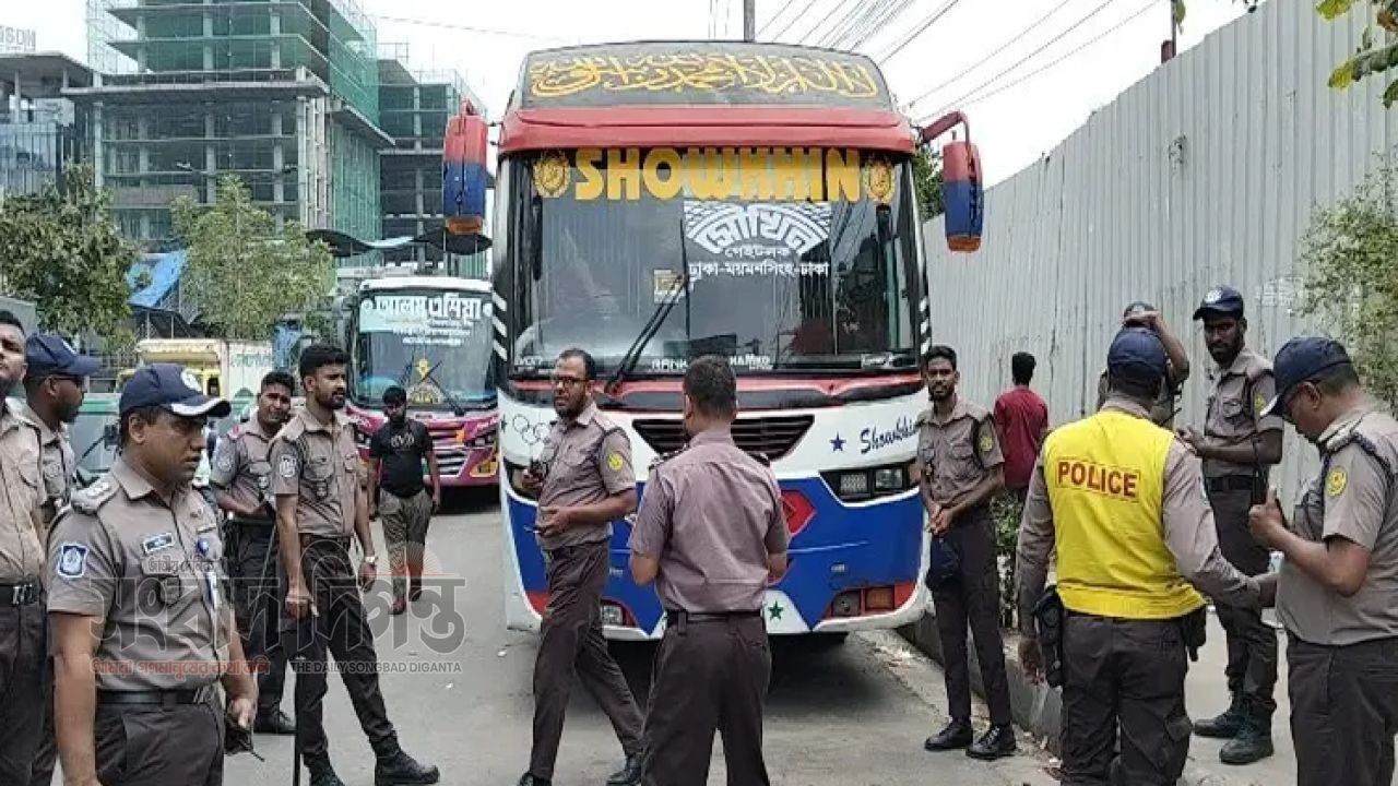 সড়কে শৃঙ্খলা ফেরাতে ডিএমপির অভিযান একদিনে ১,৩৮৬ মামলা