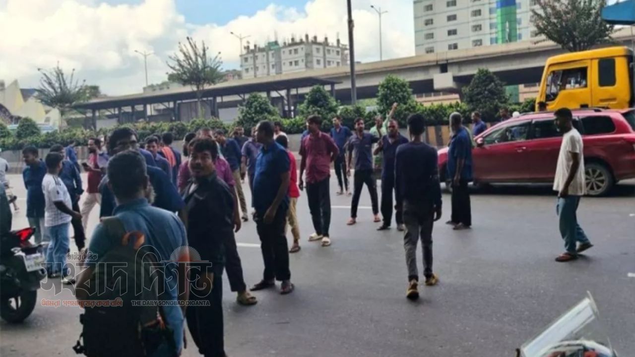 গ্যাস না পেয়ে ক্ষুব্ধ চালকরা, মহাসড়ক অবরোধে দীর্ঘ যানজট 