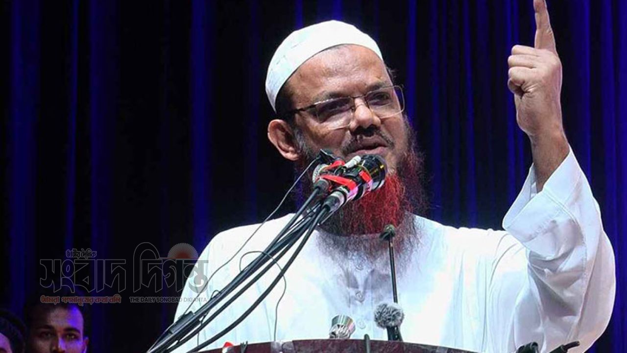 ‘স্টিয়ারিং ছিনতাই হয়েছে’ রাজনৈতিক পরিস্থিতি নিয়ে ফয়জুল করিমের কটাক্ষ