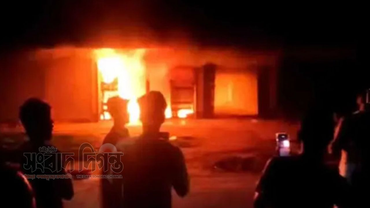 টিসিবির গুদামে ভয়াবহ আগুন, আগুন নেভাতে গিয়ে প্রাণ গেল তরুণ ভ্যানচালকের 