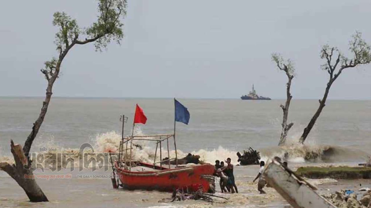 লঘুচাপের প্রভাবে উত্তাল সাগর, চার বন্দরে ৩ নম্বর সতর্কবার্তা