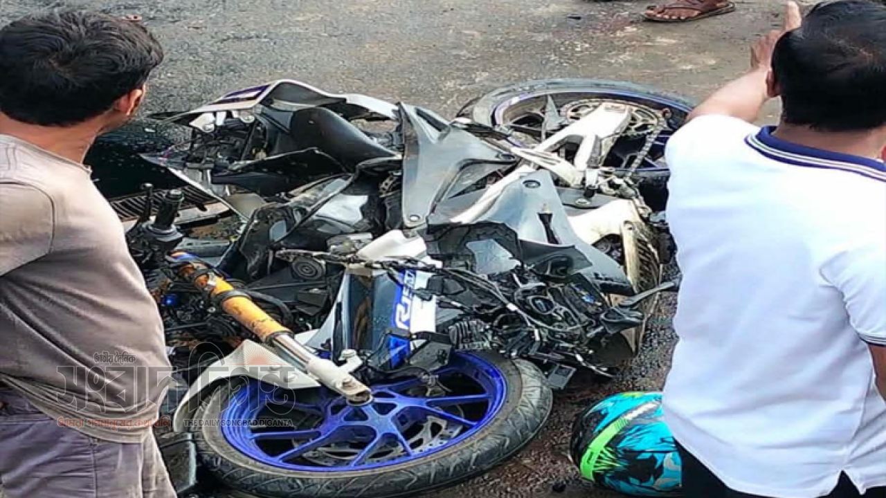 ঢাকা-আরিচা মহাসড়কে চার গাড়ির সংঘর্ষ, প্রাণ গেলো দুই শিক্ষার্থীর 