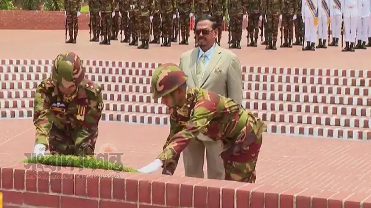 বীর শহীদদের প্রতি শ্রদ্ধা জানিয়ে দায়িত্ব পালনের সূচনা ভারপ্রাপ্ত রাষ্ট্রপতির 