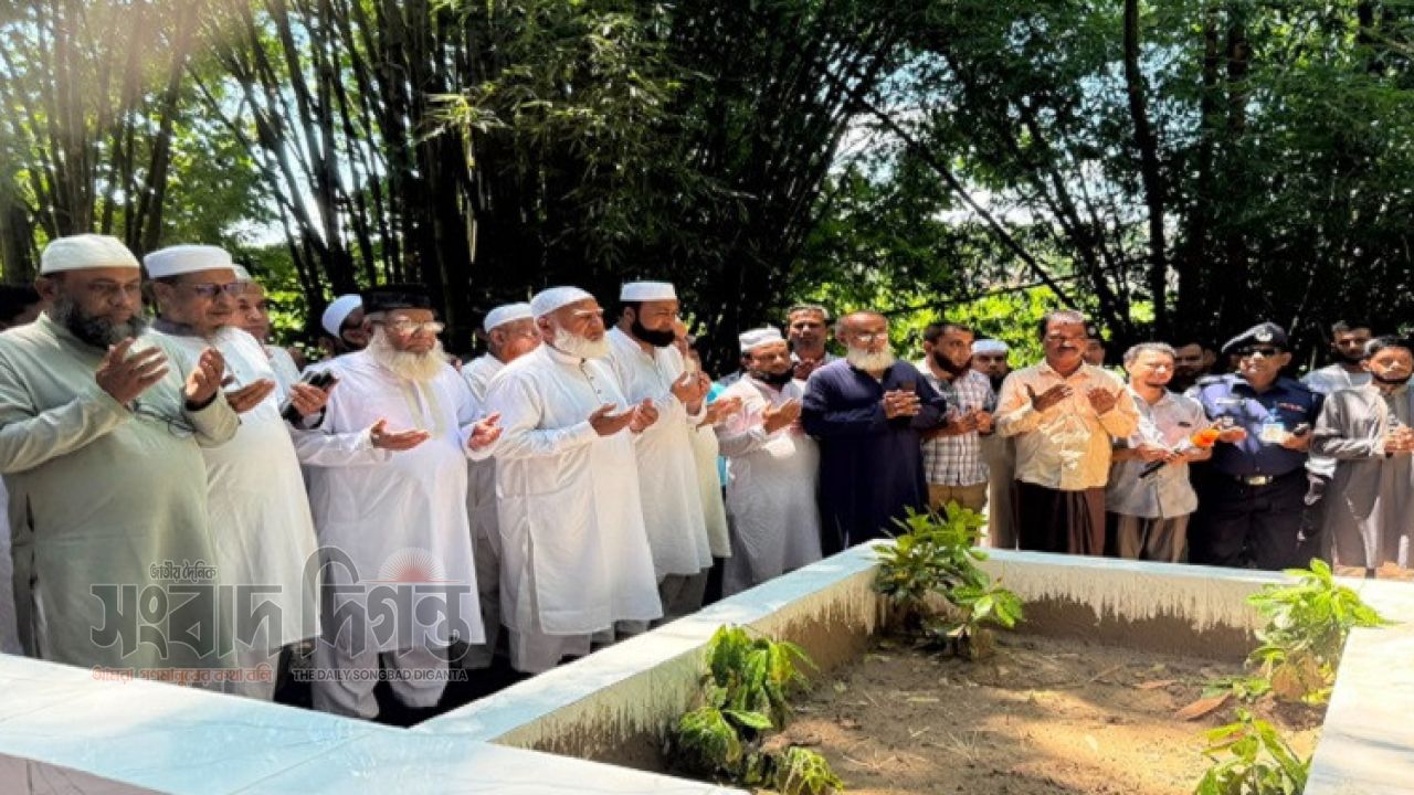 শহীদ সাংবাদিক তুরাবের কবর জিয়ারতে জামায়াত আমির 