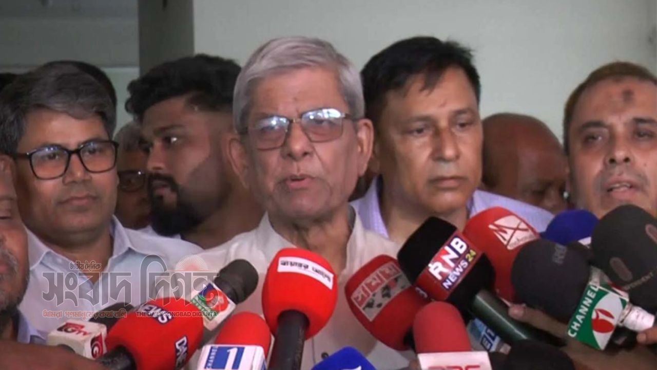 'বিএনপিকে ফ্যাসিবাদ বলার আগে গঠনতন্ত্র পড়ুন' জামায়াতকে ফখরুলের বার্তা