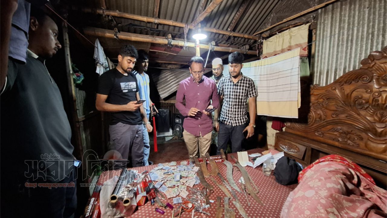 মিলগেটে জিএমপির বিশেষ অভিযান, জাল নোট সদৃশ কাগজসহ আটক ২