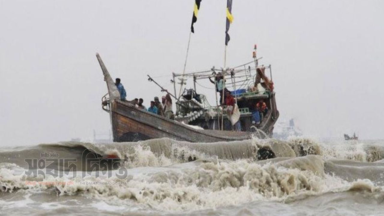 গভীর নিম্নচাপে উত্তাল সাগর, ৩ নম্বর সতর্ক সংকেত বহাল 