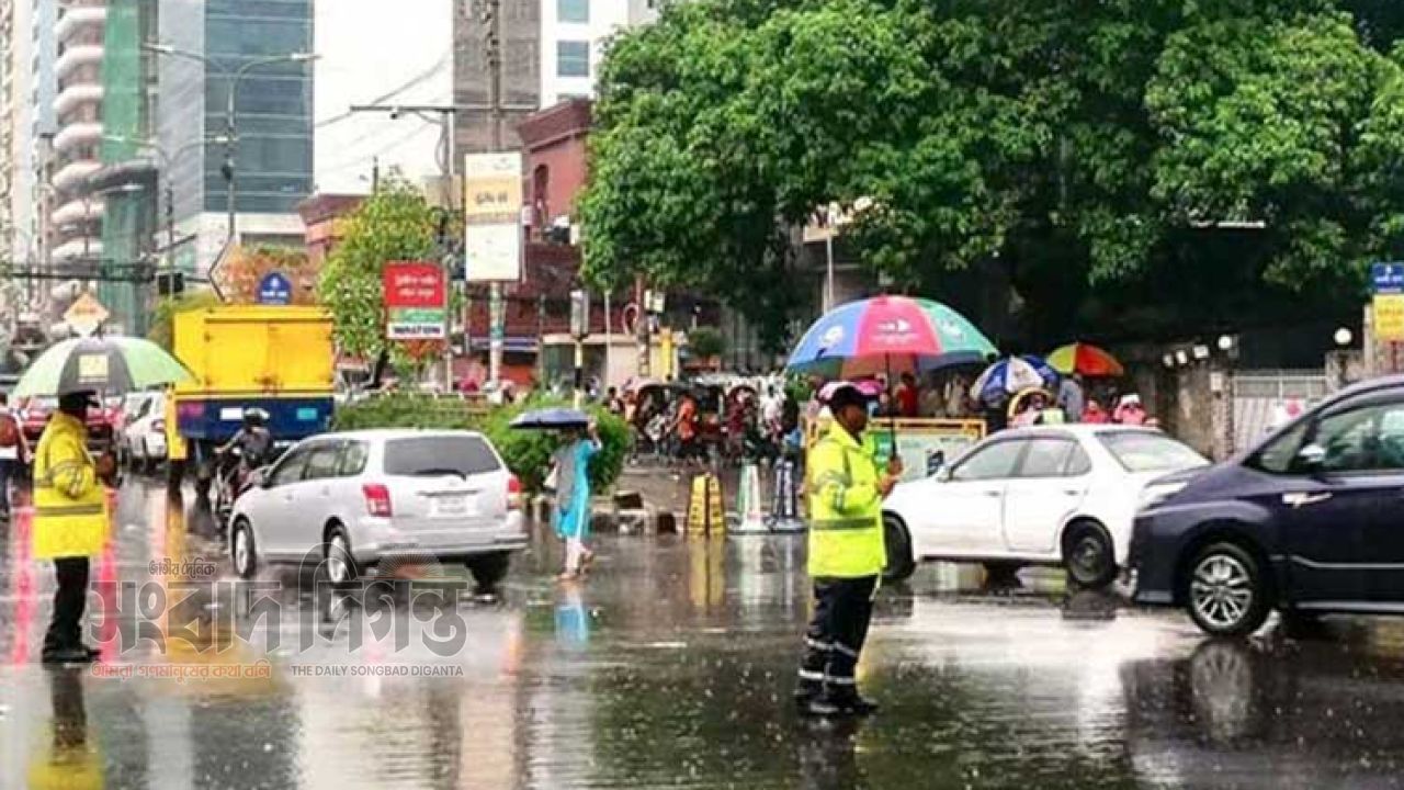 রাজধানীতে মেঘলা আকাশ, হতে পারে বজ্রসহ বৃষ্টি 