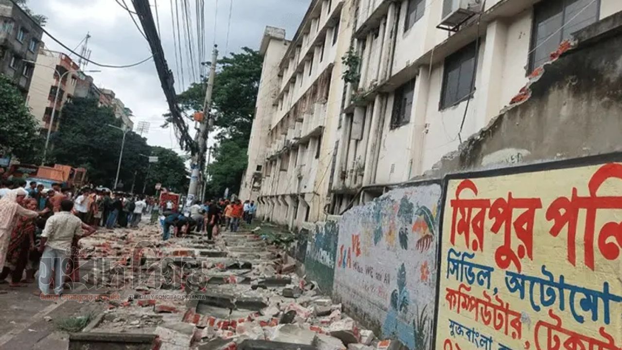 মিরপুরে টিসিবির লাইনে দাঁড়িয়ে দেয়ালচাপায় নারীর মৃত্যু, আহত কয়েকজন