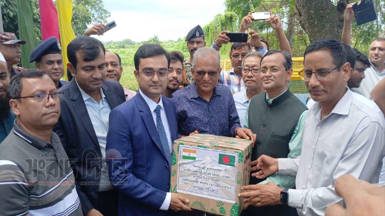 প্রধানমন্ত্রী তারেক রহমানের জন্য ত্রিপুরার মুখ্যমন্ত্রীর ৭৮০ কেজি কিউ আনারস উপহার