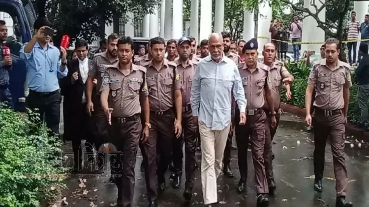 ডিবি হেফাজত থেকে আন্তর্জাতিক অপরাধ ট্রাইব্যুনালে আনা হলো লতিফ সিদ্দিকীকে 