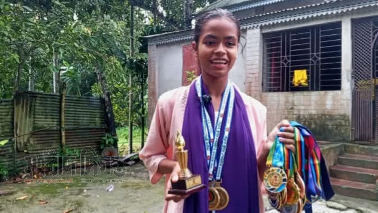 ডাবল গোল্ড জিতে আলোচনায় কিশোরগঞ্জের মারিয়া 