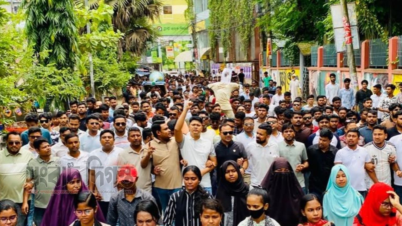 বগুড়ায় উত্তপ্ত রাজনৈতিক কর্মসূচি, এনসিপি নেতার বিরুদ্ধে ছাত্রদলের প্রতিবাদ 