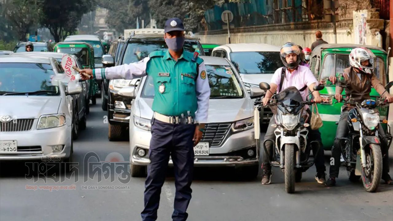 ট্রাফিক আইন ভাঙায় একদিনে ১,৪৬৮ মামলা, রেকার ৩২০ যানবাহন 