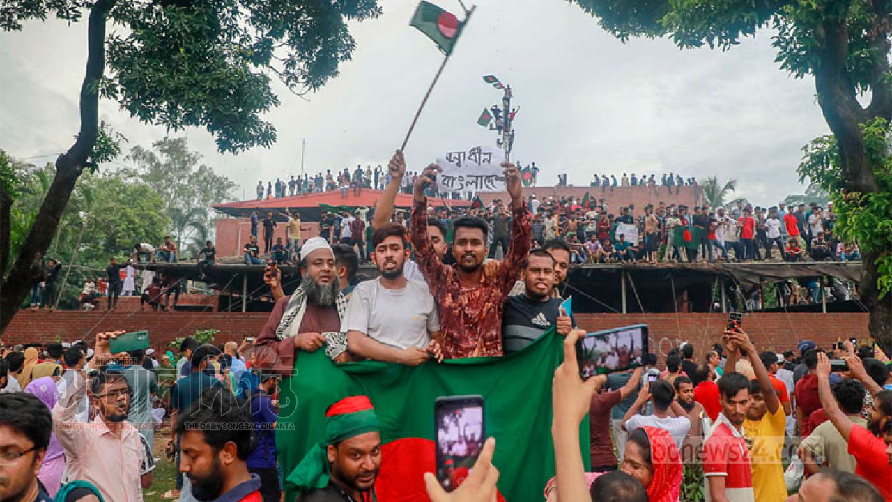 জুলাই-আগস্ট অভ্যুত্থান: রক্তাক্ত আন্দোলন থেকে রাষ্ট্র পরিবর্তনের মোড় 