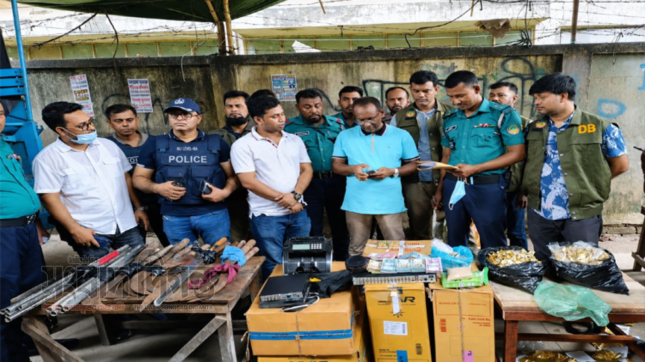 টঙ্গীতে মাদকবিরোধী অভিযানে বড় সাফল্য, হেরোইন-অস্ত্র উদ্ধার 