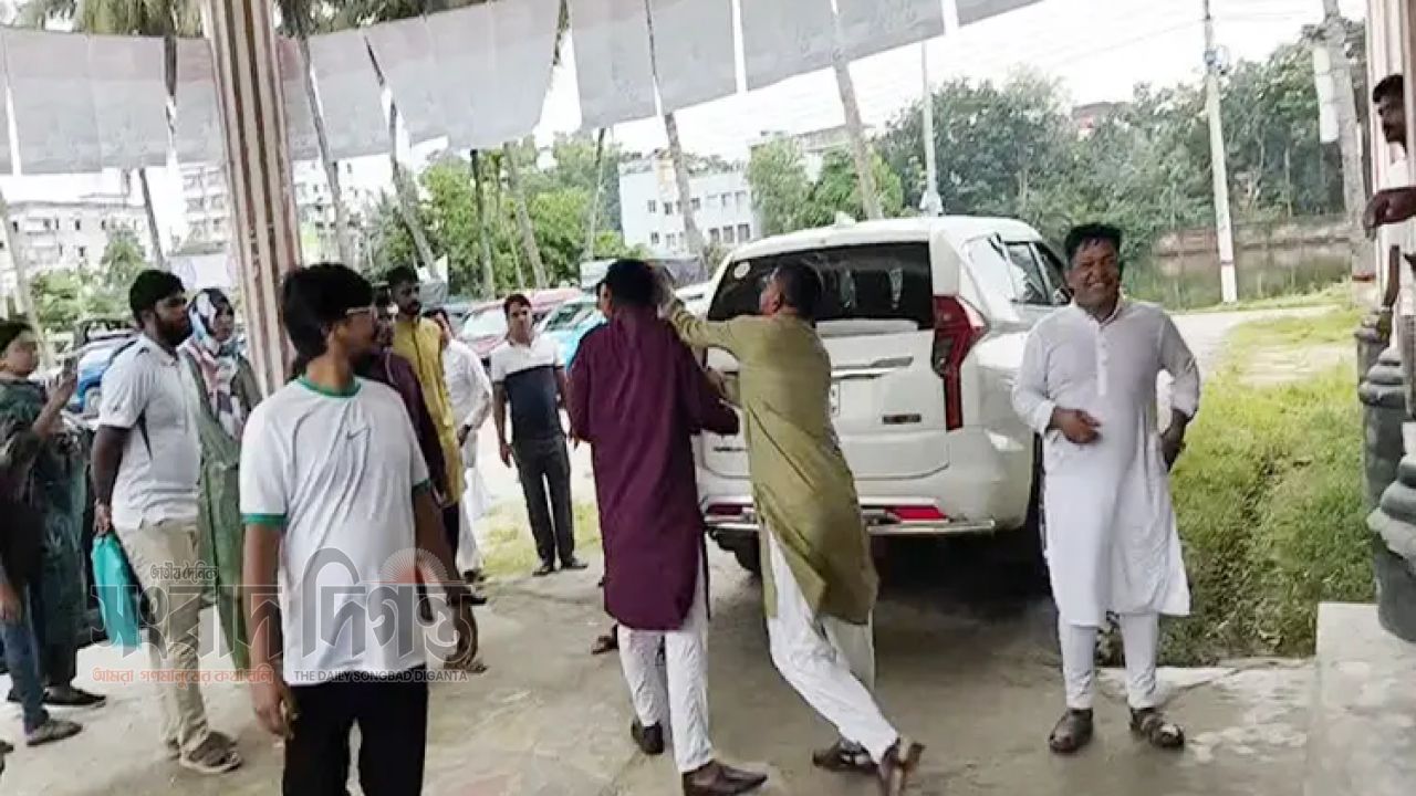 জুলাই অভ্যুত্থান দিবসের অনুষ্ঠানে উত্তেজনা, দুই ছাত্রনেতা লাঞ্ছিতের অভিযোগ 