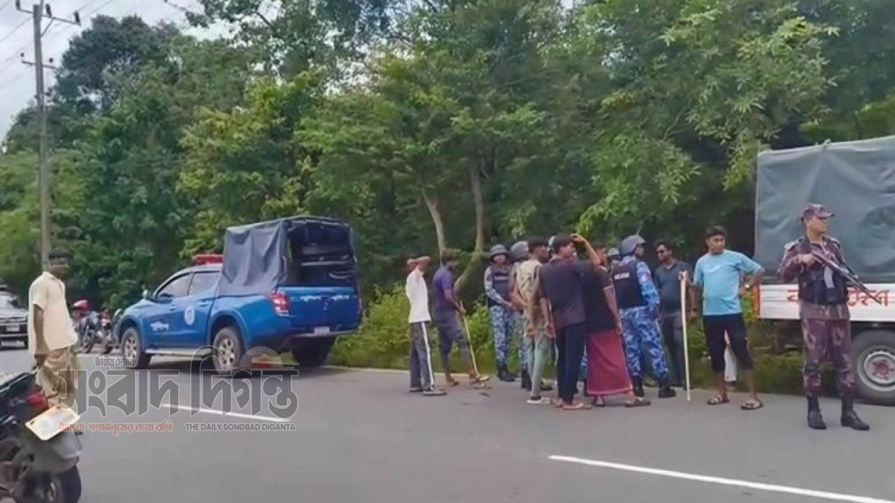 বাস থামিয়ে ৫৭ লাখ টাকা ছিনতাই, গ্রেপ্তার দুই সন্দেহভাজন 
