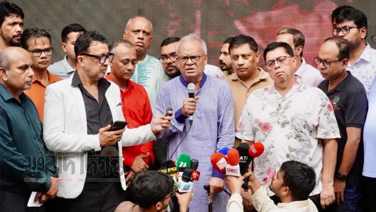 শেখ হাসিনার অডিও বার্তা নিয়ে ভারতের অবস্থানকে ‘দ্বিমুখী’ বললেন রুহুল কবির রিজভী 