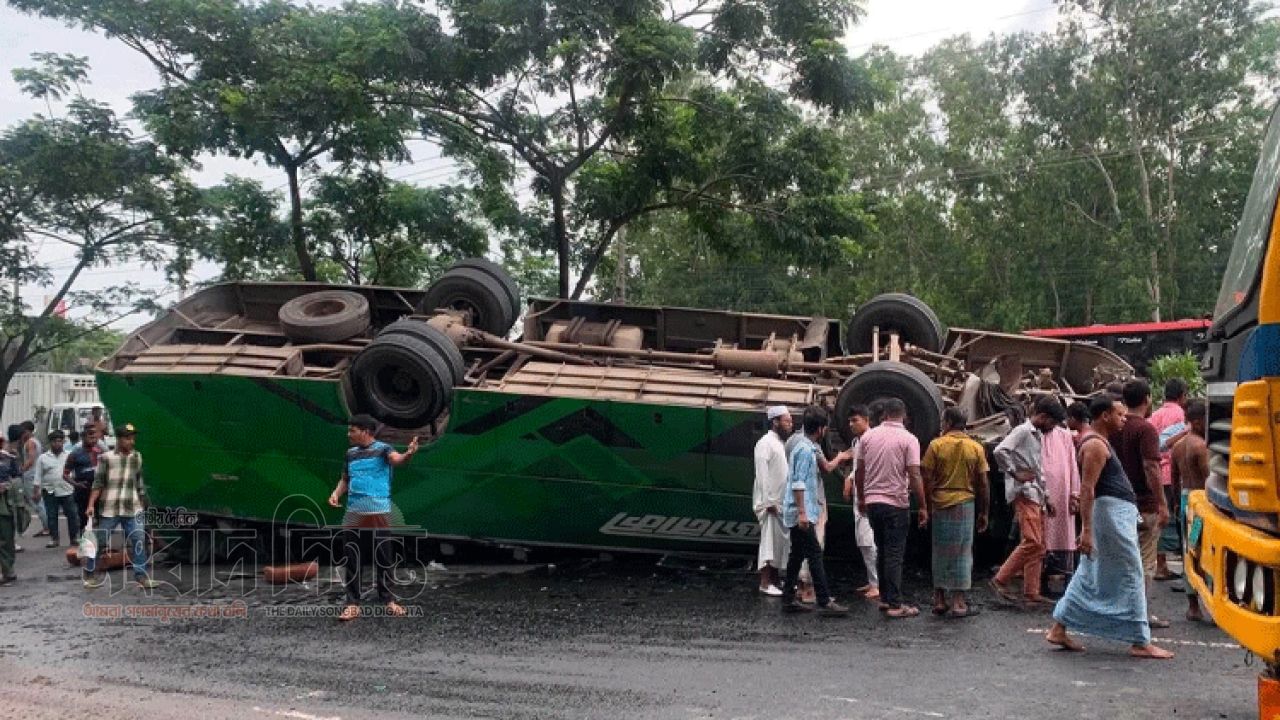 উল্লাপাড়ায় পৃথক সড়ক দুর্ঘটনায় অটোরিকশাচালক ও এক ভিক্ষুক নিহত 