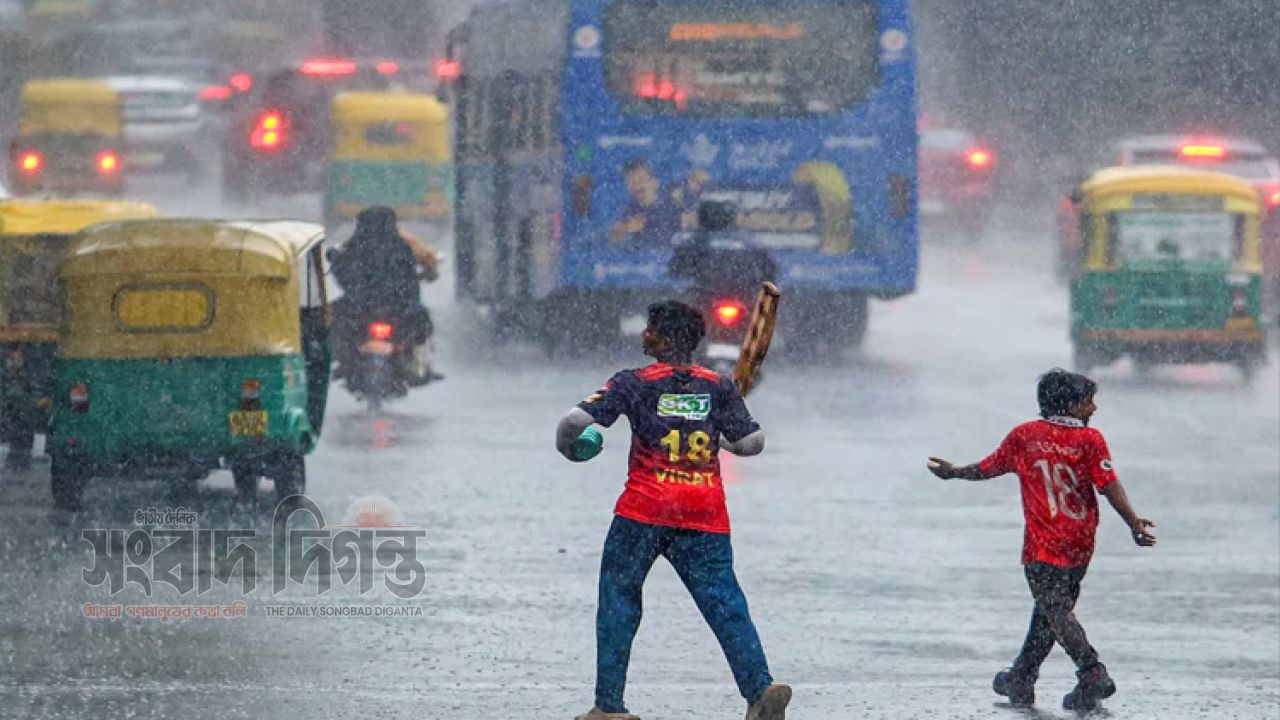 ঢাকার আকাশে মেঘের আনাগোনা আজ হালকা বৃষ্টির আভাস