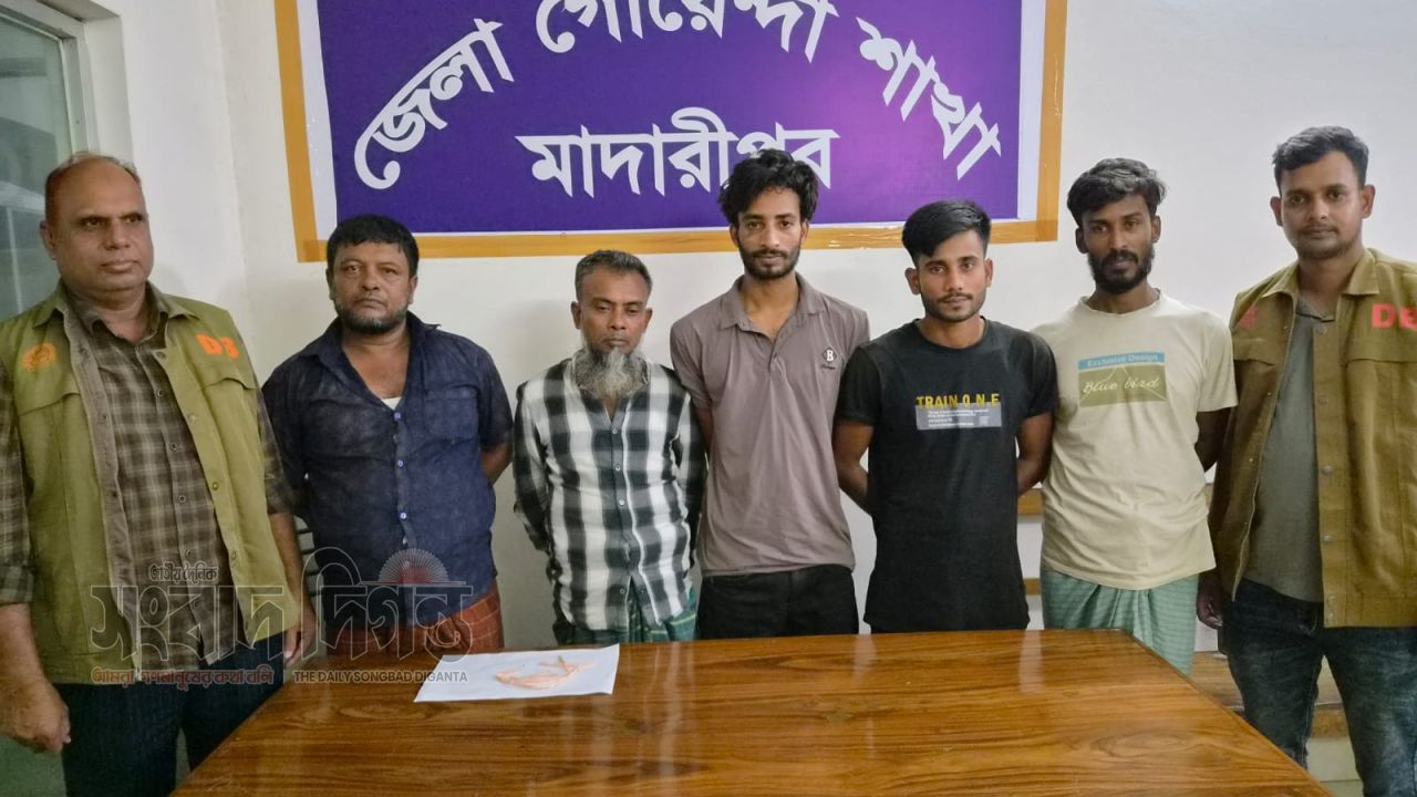 মাদারীপুরের ডাসার থানা এলাকা হতে ৩০০ (তিনশত) পিস ইয়াবা ট্যাবলেট উদ্ধার করলেন ডিবি পুলিশ  