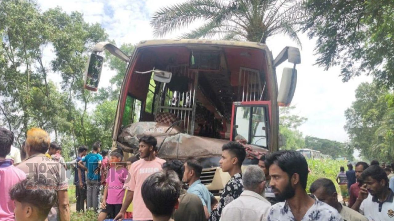 নাটোরে বাস-নছিমন সংঘর্ষে তিন গরু ব্যবসায়ী নিহত 