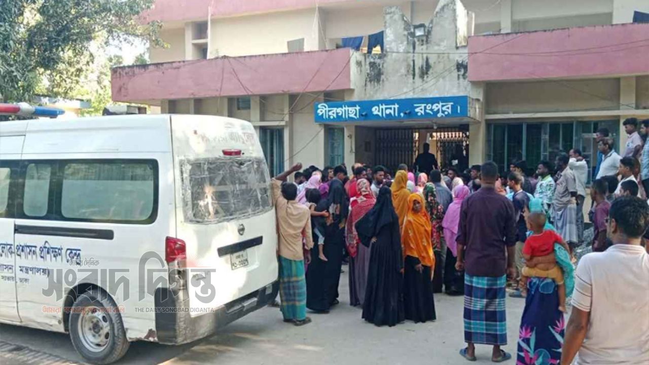 ছাত্রদল নেতা মোনারুলের মৃত্যুতে পুলিশের সংশ্লিষ্টতার অভিযোগে পীরগাছা থানা ঘেরাও