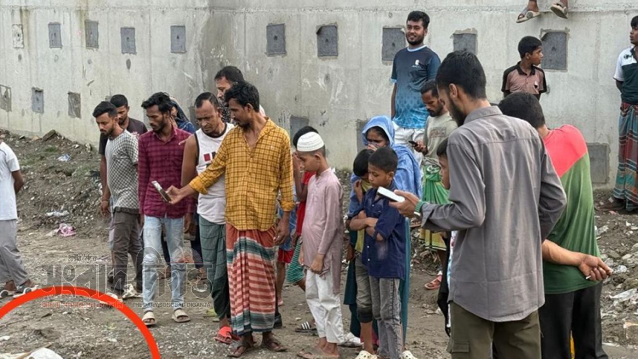 লালবাগে বেড়িবাঁধে বস্তাবন্দি অবস্থায় মানুষের খণ্ডিত অঙ্গ উদ্ধার